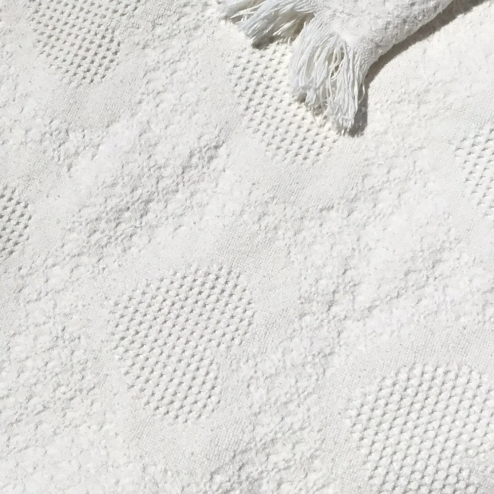EUC Full/Queen size cream colored bedspread